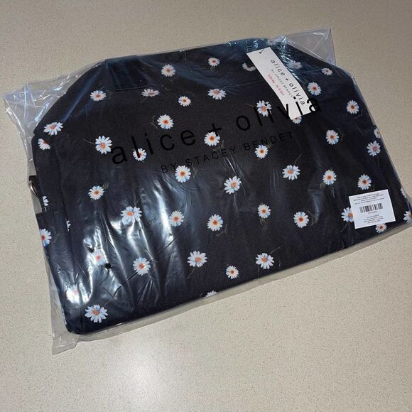 Alice + Olivia Daisy Print Duffle Bag NWT! - Picture 3 of 4